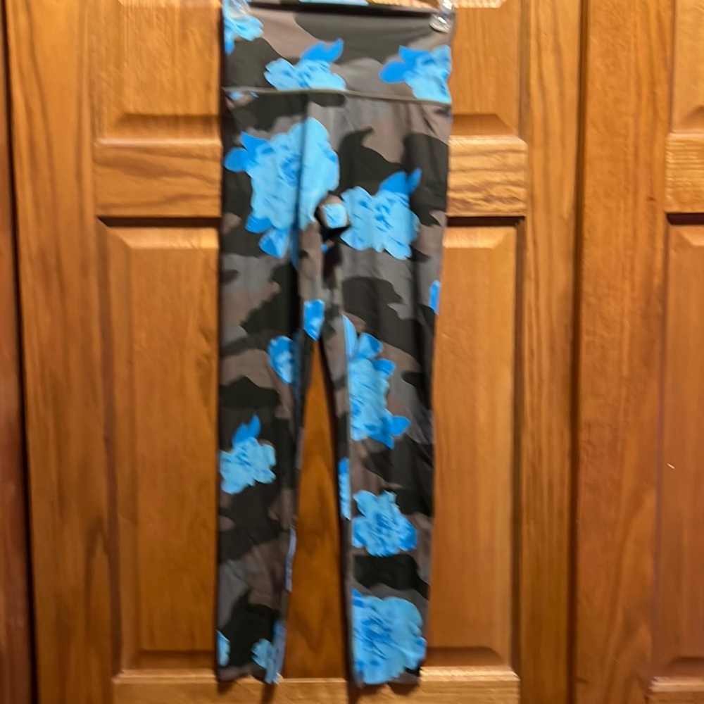 Leggings, size, small floral, print camouflage brand new, no tags